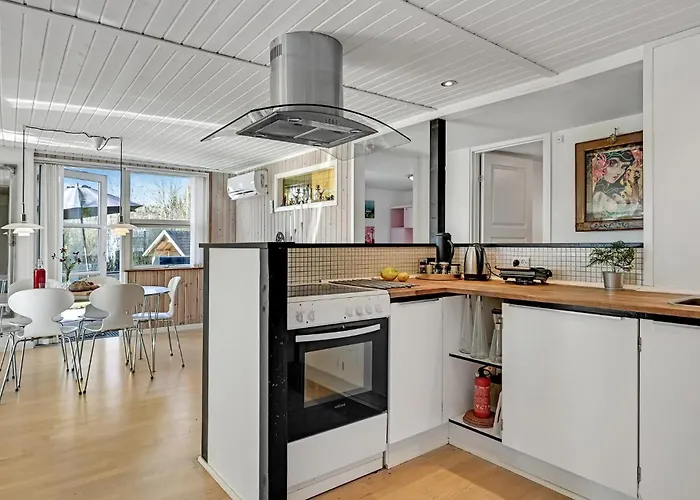 Gorgeous In With Kitchen Casa de Férias Rønde